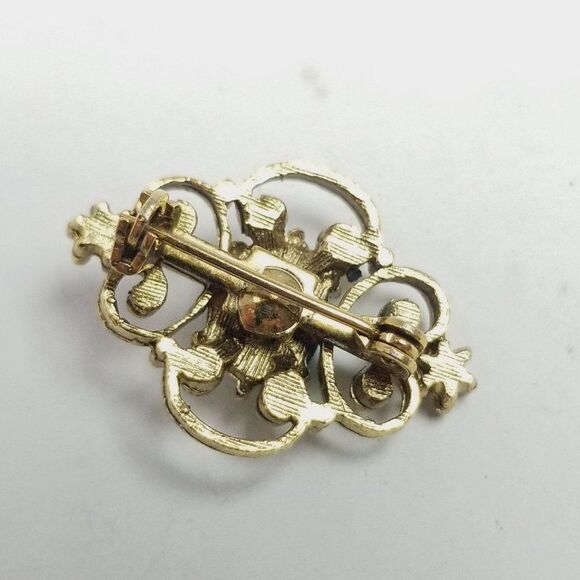 Vintage Green Cabochon and Gold Tone Filigree Brooch, Fancy Lapel Pin, Estate - Picture 4 of 6